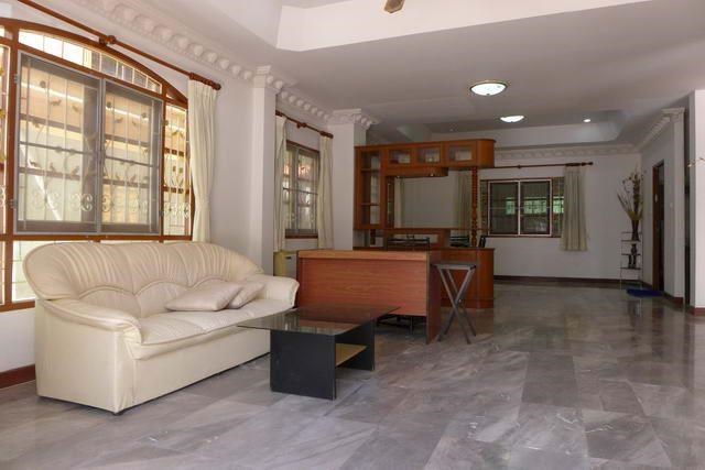 House For Rent Pattaya showing the living area House For Rent Pattaya showing the living area
