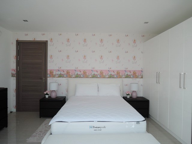 House for sale Amaya Hill Pattaya showing the second bedroom 