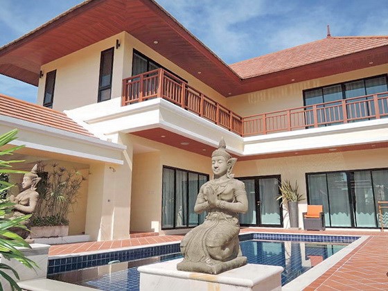 House for sale at Bangsaray Pattaya showing the house and swimming pool
