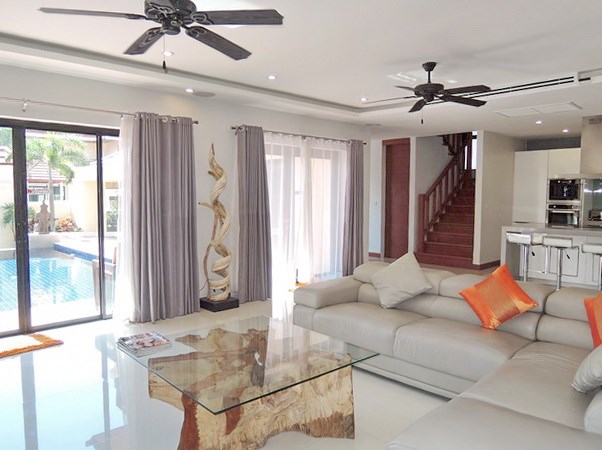 House for sale at Bangsaray Pattaya showing the living area poolside