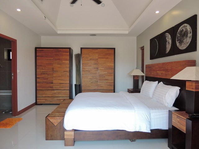 House for sale at Bangsaray Pattaya showing the master bedroom suite