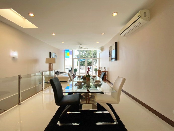 House for sale Bangsaray beach showing the dining area