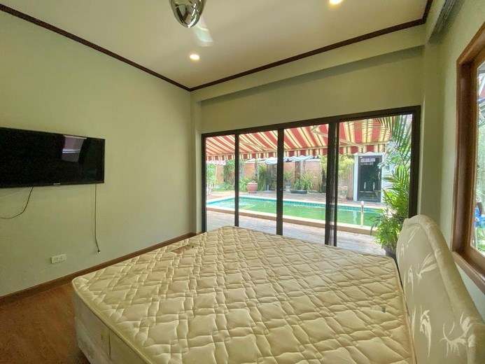 House for sale Bangsaray showing the second bedroom 