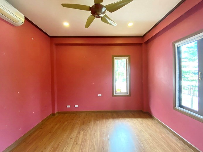 House for sale Bangsaray showing the third bedroom 