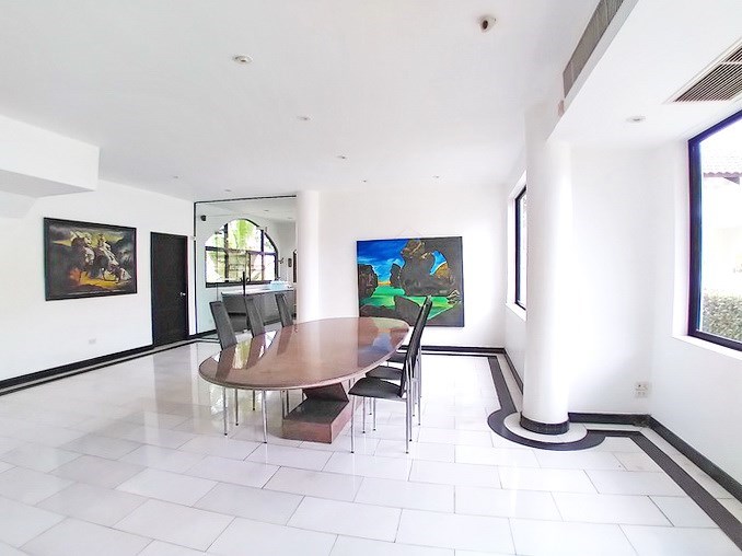 House for sale East Pattaya showing the dining and kitchen areas 