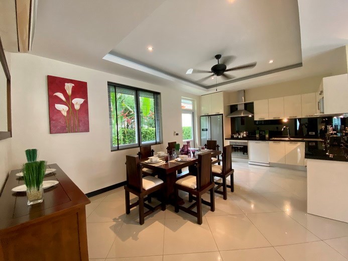 House for rent East Pattaya showing the dining and kitchen areas 