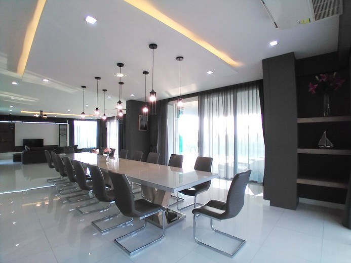 House for sale East Pattaya showing the dining and living areas House for sale East Pattaya showing the dining and living areas