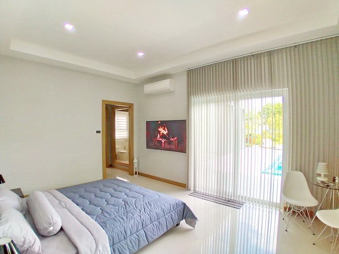 House for sale East Pattaya showing the fourth bedroom poolside House for sale East Pattaya showing the fourth bedroom poolside