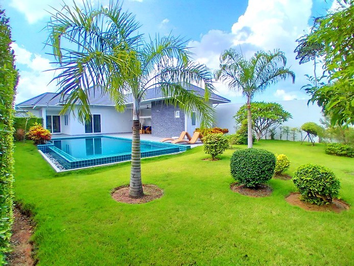 House for sale East Pattaya showing the garden House for sale East Pattaya showing the garden