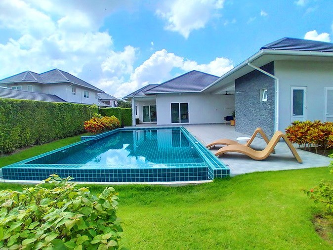 House for sale East Pattaya showing the house, pool and terraces 