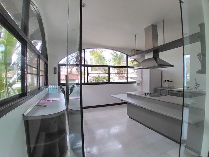 House for sale East Pattaya showing the kitchen House for sale East Pattaya showing the kitchen