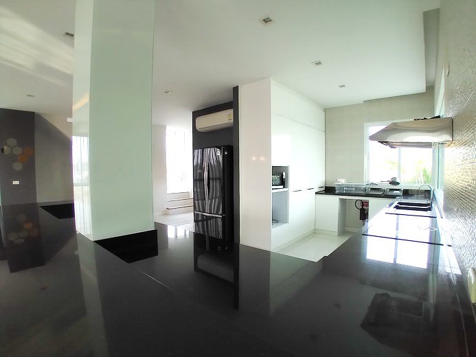House for sale East Pattaya showing the kitchen House for sale East Pattaya showing the kitchen