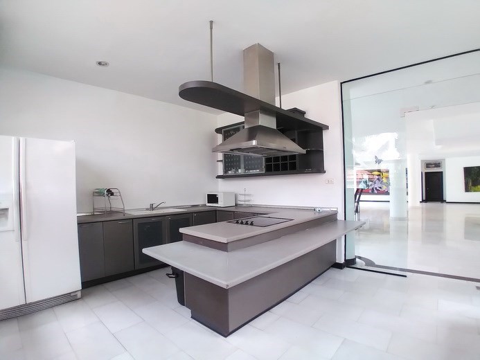 House for sale East Pattaya showing the kitchen area House for sale East Pattaya showing the kitchen area