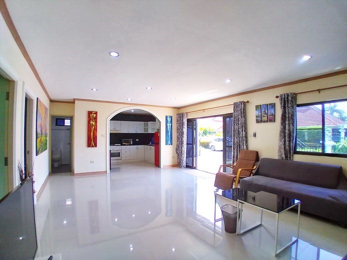 House for Sale East Pattaya showing the living area and second bathroom 