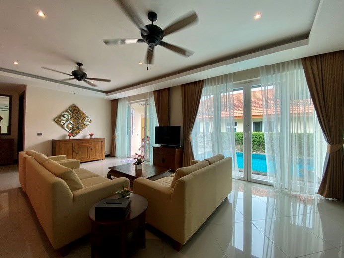 House for rent East Pattaya showing the living room 