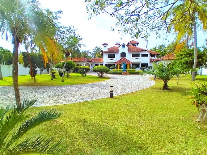 House for sale East Pattaya showing the main house