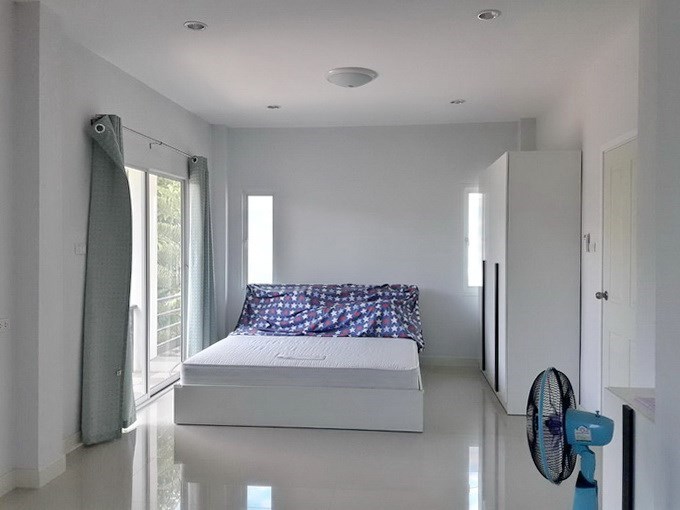 House for sale East Pattaya showing the master bedroom House for sale East Pattaya showing the master bedroom