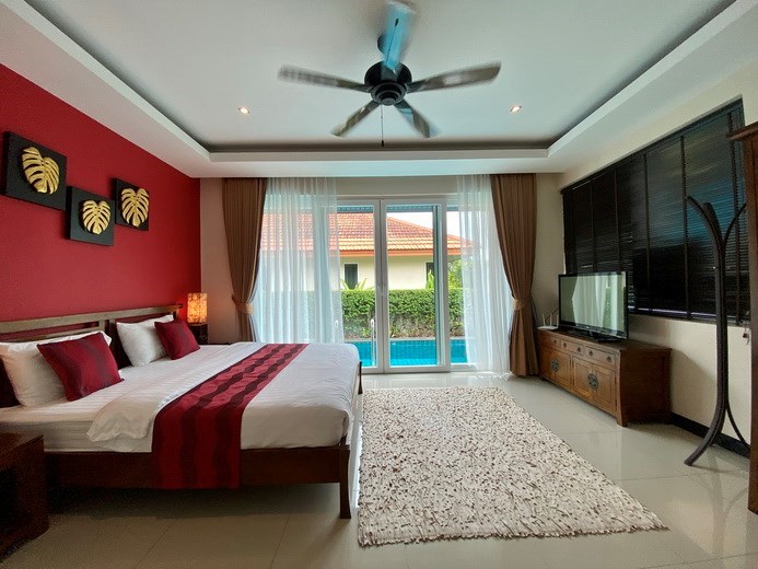 House for rent East Pattaya showing the master bedroom