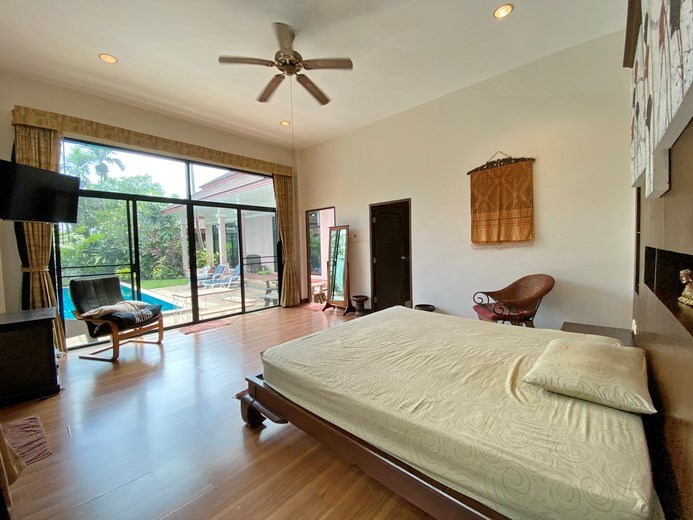 House for sale East Pattaya showing the master bedroom pool view 