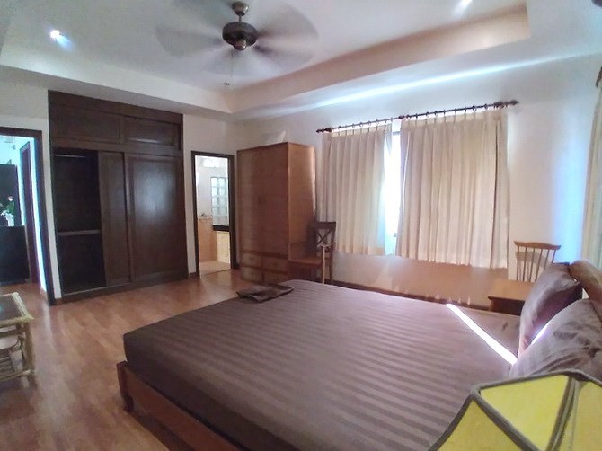 House for sale East Pattaya showing the master bedroom suite House for sale East Pattaya showing the master bedroom suite