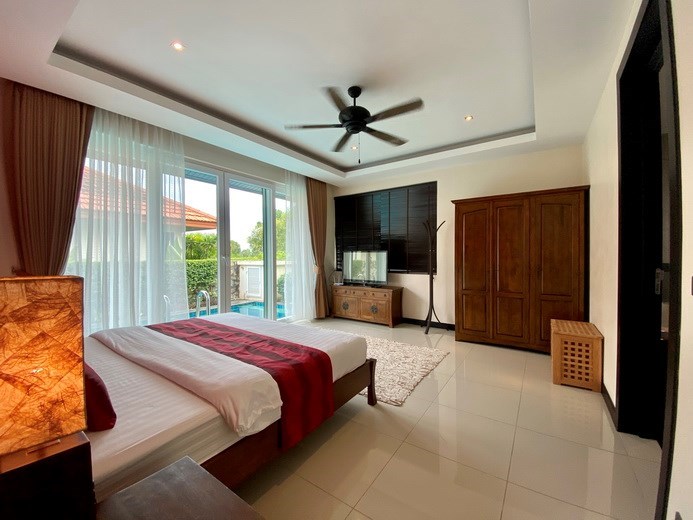 House for rent East Pattaya showing the master bedroom suite 