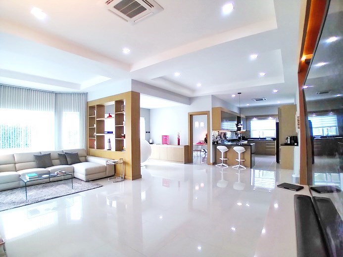 House for sale East Pattaya showing the open plan concept House for sale East Pattaya showing the open plan concept
