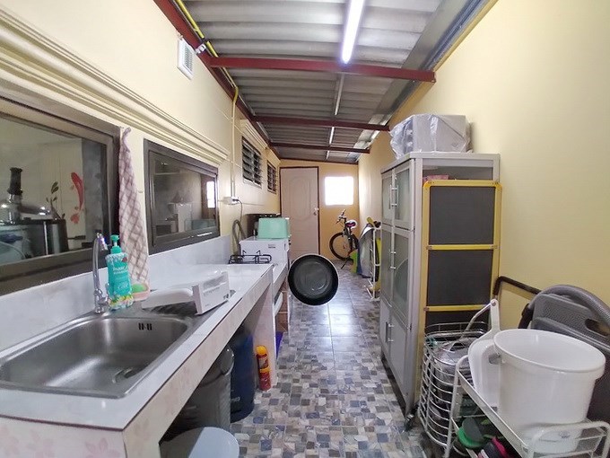 House for sale East Pattaya showing the outside kitchen