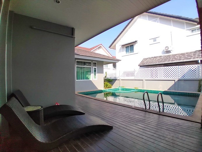 House for sale East Pattaya showing the poolside terrace House for sale East Pattaya showing the poolside terrace