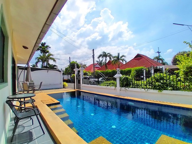 House for Sale East Pattaya showing the poolside terrace 