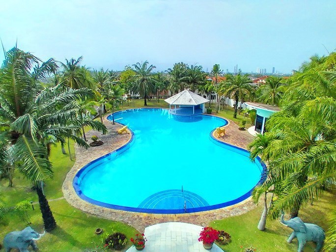 House for sale East Pattaya showing the rooftop terrace view House for sale East Pattaya showing the rooftop terrace view