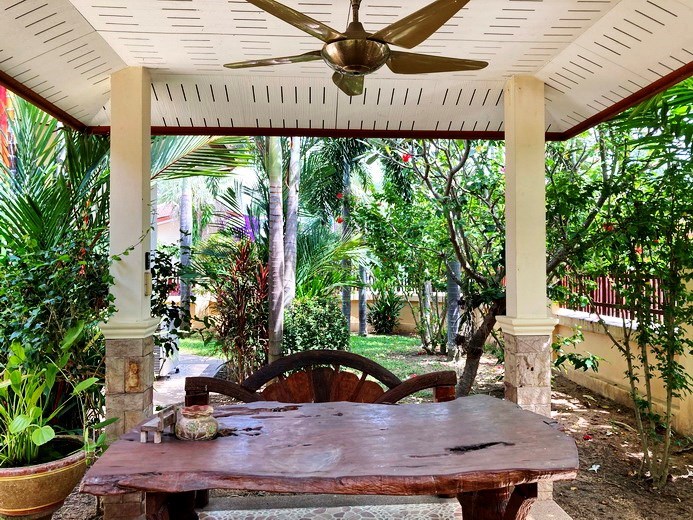 House for sale East Pattaya showing the sala and garden 