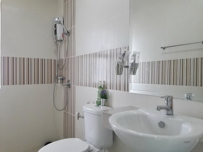 House for sale East Pattaya showing the second bathroom House for sale East Pattaya showing the second bathroom