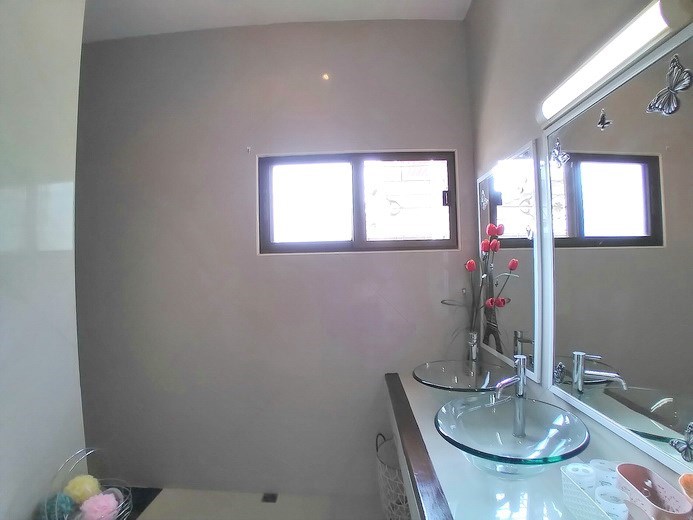 House for sale East Pattaya showing the second bathroom