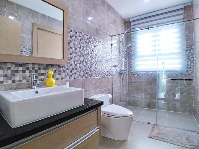House for sale East Pattaya showing the second bathroom House for sale East Pattaya showing the second bathroom