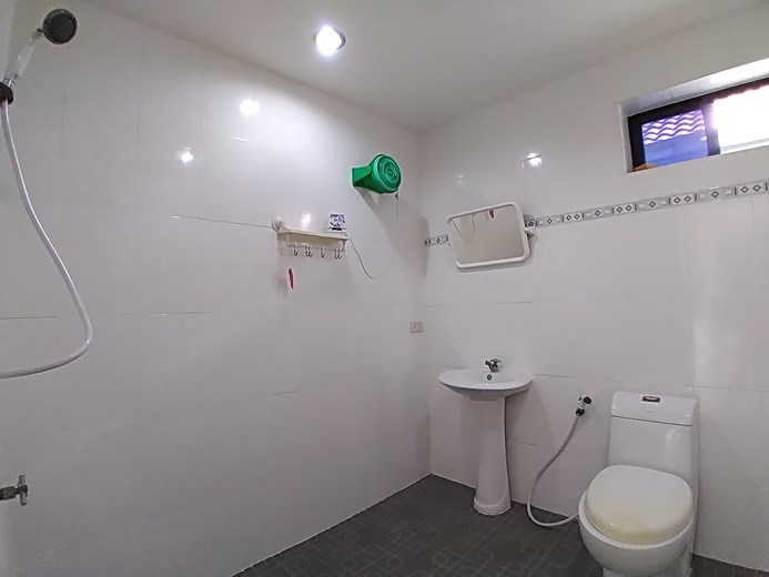 House for Sale East Pattaya showing the second bathroom House for Sale East Pattaya showing the second bathroom