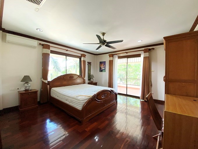 House for sale East Pattaya showing the second bedroom  