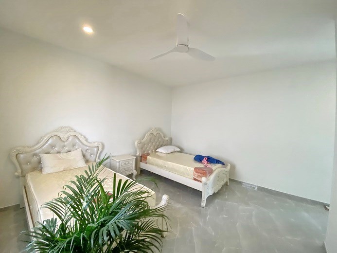 House for sale East Pattaya showing the second bedroom 