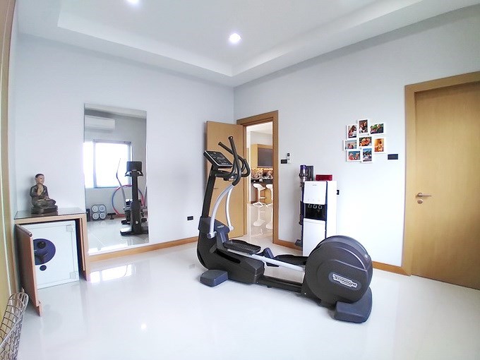 House for sale East Pattaya showing the second bedroom suite House for sale East Pattaya showing the second bedroom suite