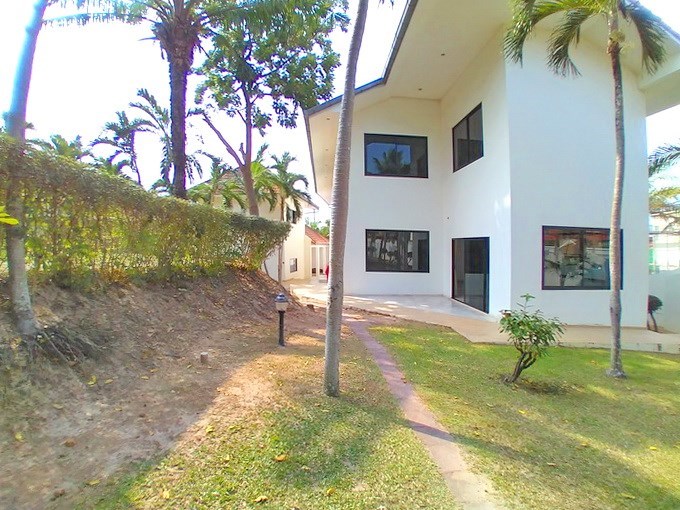 House for sale East Pattaya showing the second house 