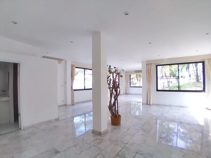 House for sale East Pattaya showing the second house with first living room House for sale East Pattaya showing the second house with first living room