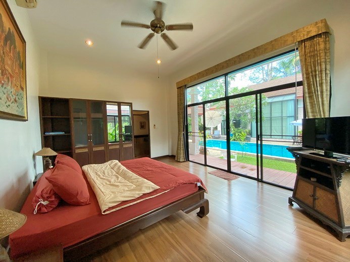 House for sale East Pattaya showing the third bedroom pool view