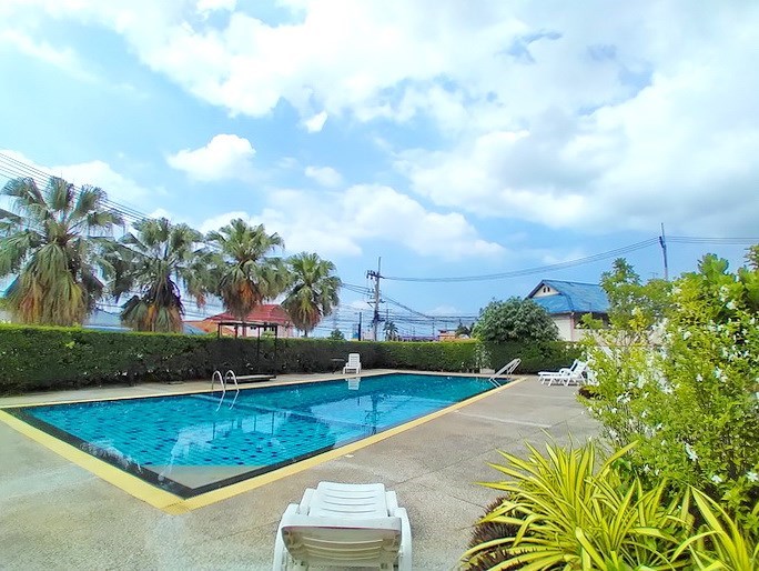 House for sale Huay Yai Pattaya showing the communal pool House for sale Huay Yai Pattaya showing the communal pool