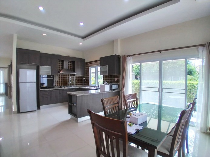 House for sale Huay Yai Pattaya showing the dining and kitchen areas House for sale Huay Yai Pattaya showing the dining and kitchen areas