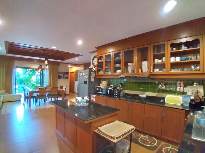 House for sale Huay Yai  Pattaya showing the dining and kitchen areas 