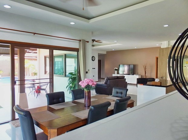 House For Sale Huay Yai Pattaya showing the dining, kitchen and living areas 