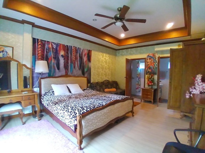 House for sale Huay Yai  Pattaya showing the fourth bedrooms suite 