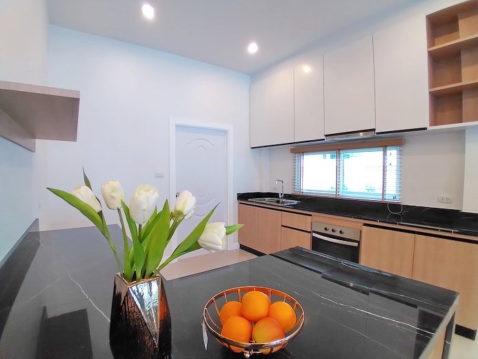 House for sale Huay Yai Pattaya showing the kitchen House for sale Huay Yai Pattaya showing the kitchen