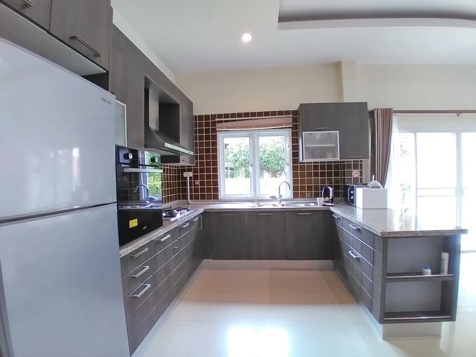 House for sale Huay Yai Pattaya showing the kitchen House for sale Huay Yai Pattaya showing the kitchen