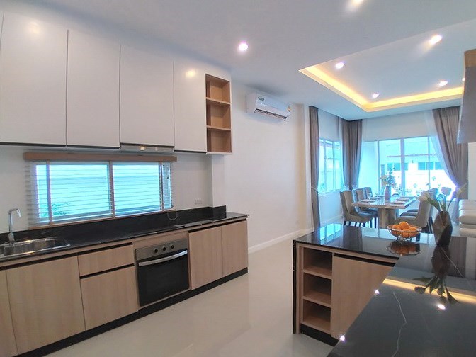 House for sale Huay Yai Pattaya showing the kitchen area House for sale Huay Yai Pattaya showing the kitchen area