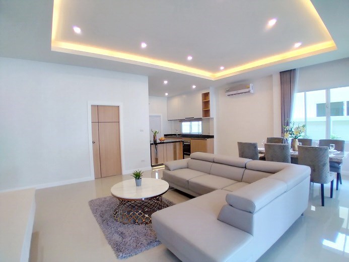House for sale Huay Yai Pattaya showing the living, dining and kitchen areas 